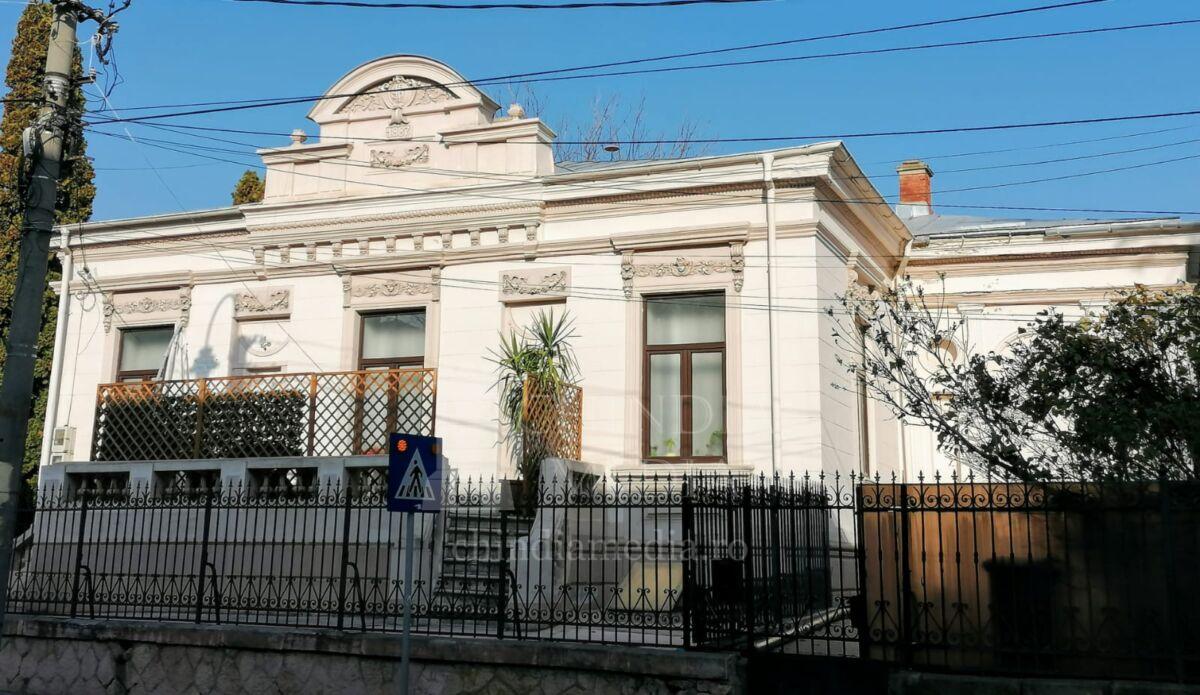 You are currently viewing CASELE VECHI ALE TÂRGOVIȘTEI: Casa Dimitropol-Slavu – Moștenirea Văcăreștilor