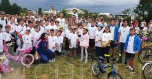 Read more about the article DRAGODANA: Peste 600 de elevi au primit biciclete oferite de primarul comunei, Sandu Gheorghe, prin programul”O bicicletă pentru fiecare elev”