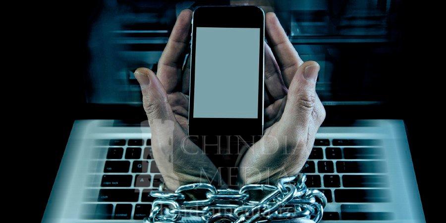 You are currently viewing PSIHOLOG: Semnele dependentei de internet