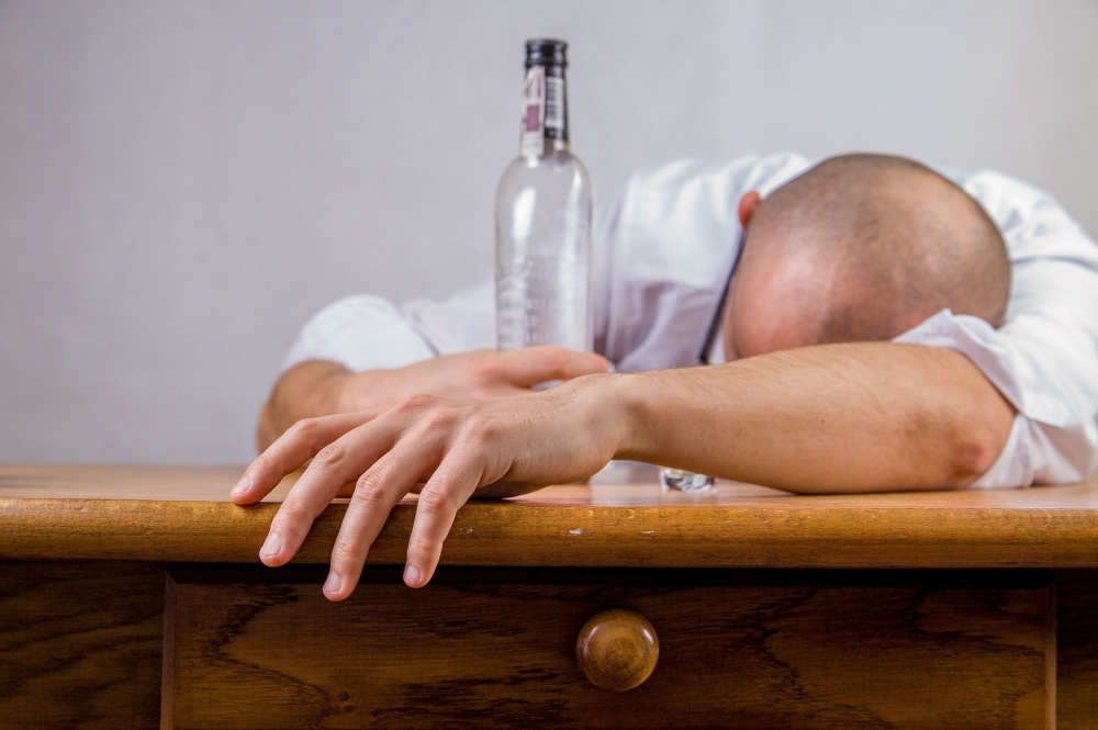 You are currently viewing PSIHOLOG: Când devine alcoolul o problemă ?