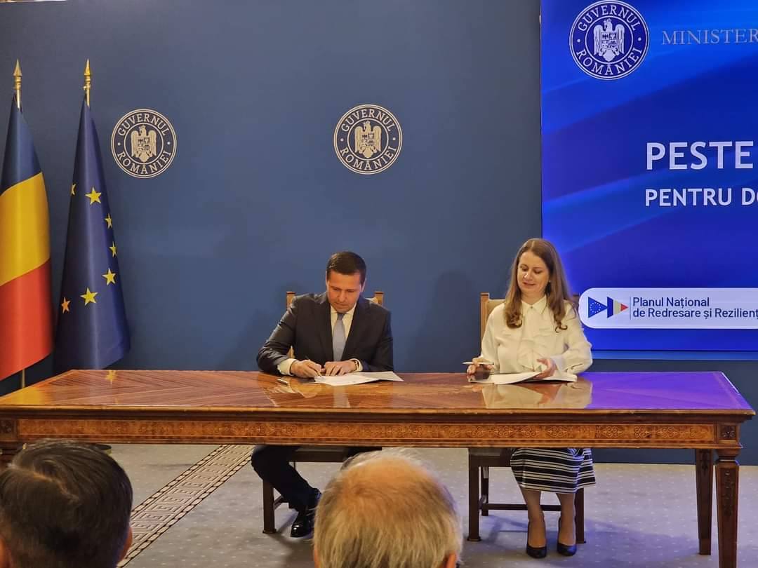 You are currently viewing CJ DÂMBOVIȚA: A fost semnat cel mai important proiect pentru educația dâmbovițeană