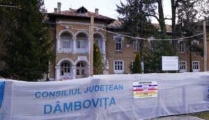Read more about the article CJ DÂMBOVIȚA: Lucrările de restaurare si conservare a fostei Școli de Cavalerie din Târgoviște sunt în graficul stabilit