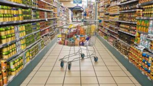 Read more about the article GUVERN: Adaosurile comerciale la alimentele de bază vor fi plafonate încă 60 de zile