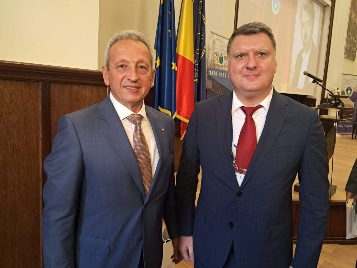 You are currently viewing 𝗠𝗲𝘀𝗮𝗷𝘂𝗹 𝗥𝗲𝗰𝘁𝗼𝗿𝘂𝗹𝘂𝗶 𝗨𝗻𝗶𝘃𝗲𝗿𝘀𝗶𝘁𝗮𝘁𝗶𝗶 „𝗩𝗮𝗹𝗮𝗵𝗶𝗮” 𝗱𝗶𝗻 𝗧𝗮𝗿𝗴𝗼𝘃𝗶𝘀𝘁𝗲 𝗰𝘂 𝗼𝗰𝗮𝘇𝗶𝗮 𝗮𝗻𝗶𝘃𝗲𝗿𝘀𝗮𝗿𝗶𝗶 𝗮 𝟭𝟱𝟱 𝗱𝗲 𝗮𝗻𝗶 𝗱𝗲 𝗹𝗮 𝗶𝗻𝗳𝗶𝗶𝗻𝘁𝗮𝗿𝗲𝗮 𝗨𝗻𝗶𝘃𝗲𝗿𝘀𝗶𝘁𝗮𝘁𝗶𝗶 𝗱𝗲 𝗦𝘁𝗶𝗶𝗻𝘁𝗲 𝗔𝗴𝗿𝗶𝗰𝗼𝗹𝗲 𝘀𝗶 𝗠𝗲𝗱𝗶𝗰𝗶𝗻𝗮 𝗩𝗲𝘁𝗲𝗿𝗶𝗻𝗮𝗿𝗮 𝗱𝗶𝗻 𝗖𝗹𝘂𝗷-𝗡𝗮𝗽𝗼𝗰𝗮