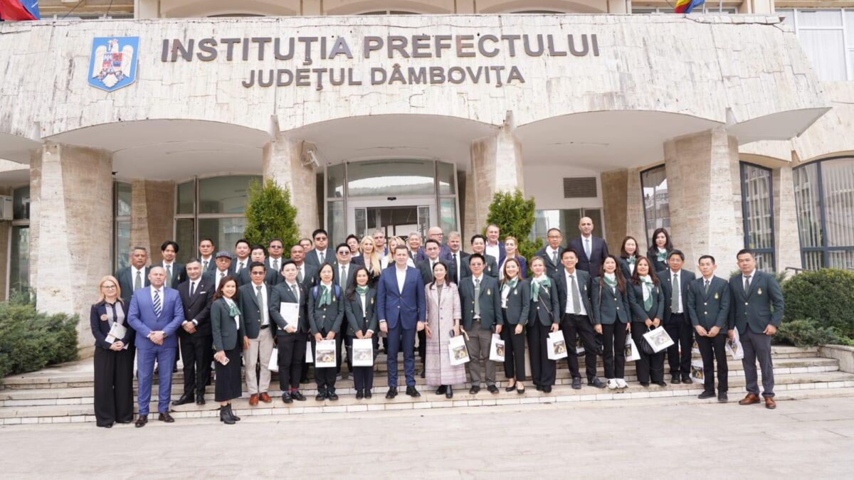You are currently viewing CJ DÂMBOVIȚA:Delegația Institutului King Prajadhipok din Regatul Thailandei, întâlnire de lucru cu conducerea județului Dâmbovița