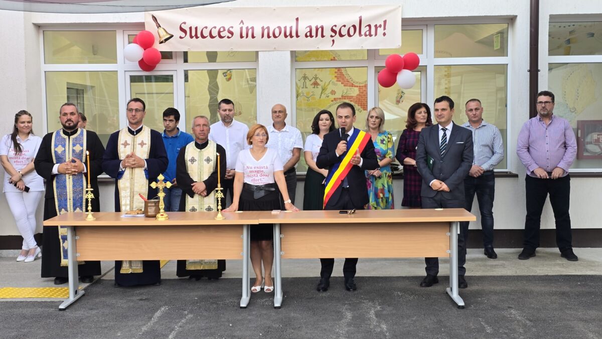 You are currently viewing RAZVAD: MESAJUL PRIMARULUI EMANUEL SPATARU PENTRU ELEVII COMUNEI, ÎN PRIMA ZI DE ȘCOALĂ/ VIDEO