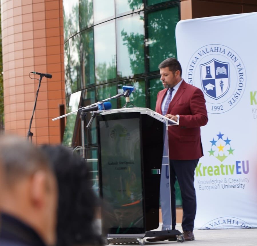 You are currently viewing Mesajul  prefectului județului Dâmbovița, Marian Tănase, cu ocazia deschiderii noului an universitar
