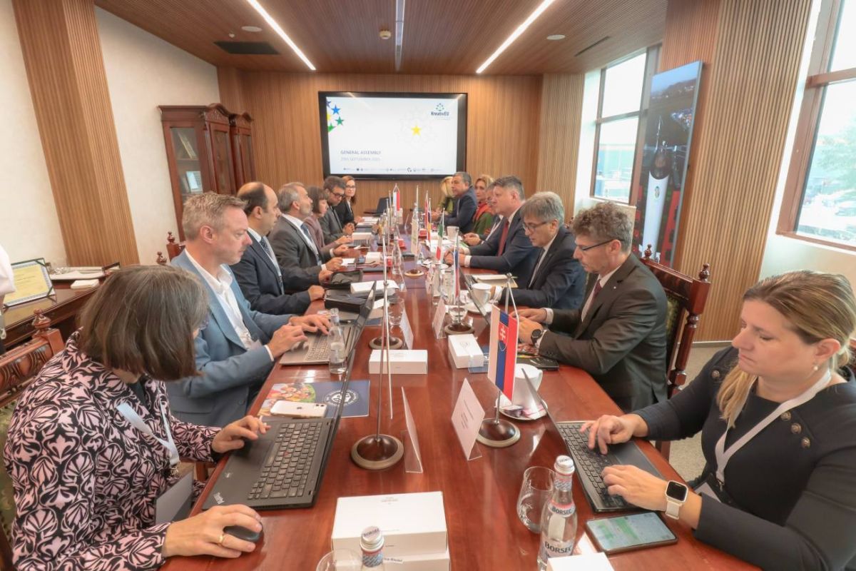 You are currently viewing Alianța KreativEU s-a reunit la Universitatea „Valahia” din Târgoviște