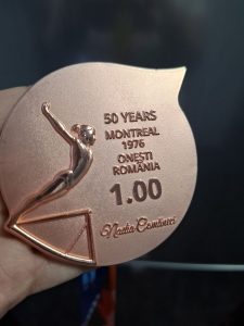 Read more about the article Weekend istoric pentru Phoenix Gymnastics Târgoviște: Medalie la Cupa Nadia Comăneci și primul podium internațional din istoria gimnasticii acrobatice românești