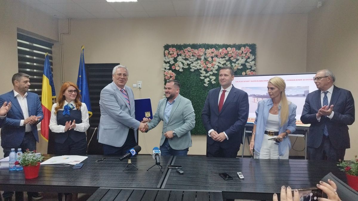 You are currently viewing VULCANA PANDELE: A FOST SEMNAT CONTRACTUL DE FINANȚARE PENTRU MODERNIZAREA SĂLII DE SPORT DIN COMUNĂ