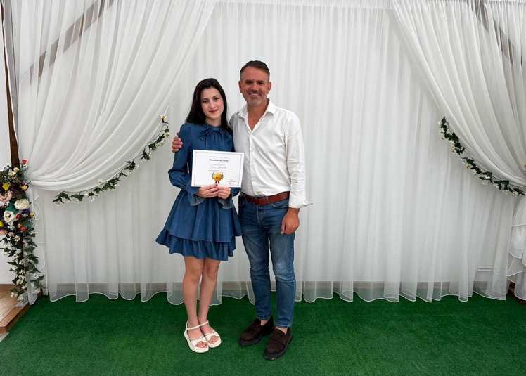 You are currently viewing GHEORGHE SANDU: „Felicitări, Daniela Șerban, pentru nota 10 la Bacalaureat!”. Eleva a obținut media 10 la Bacalaureat.